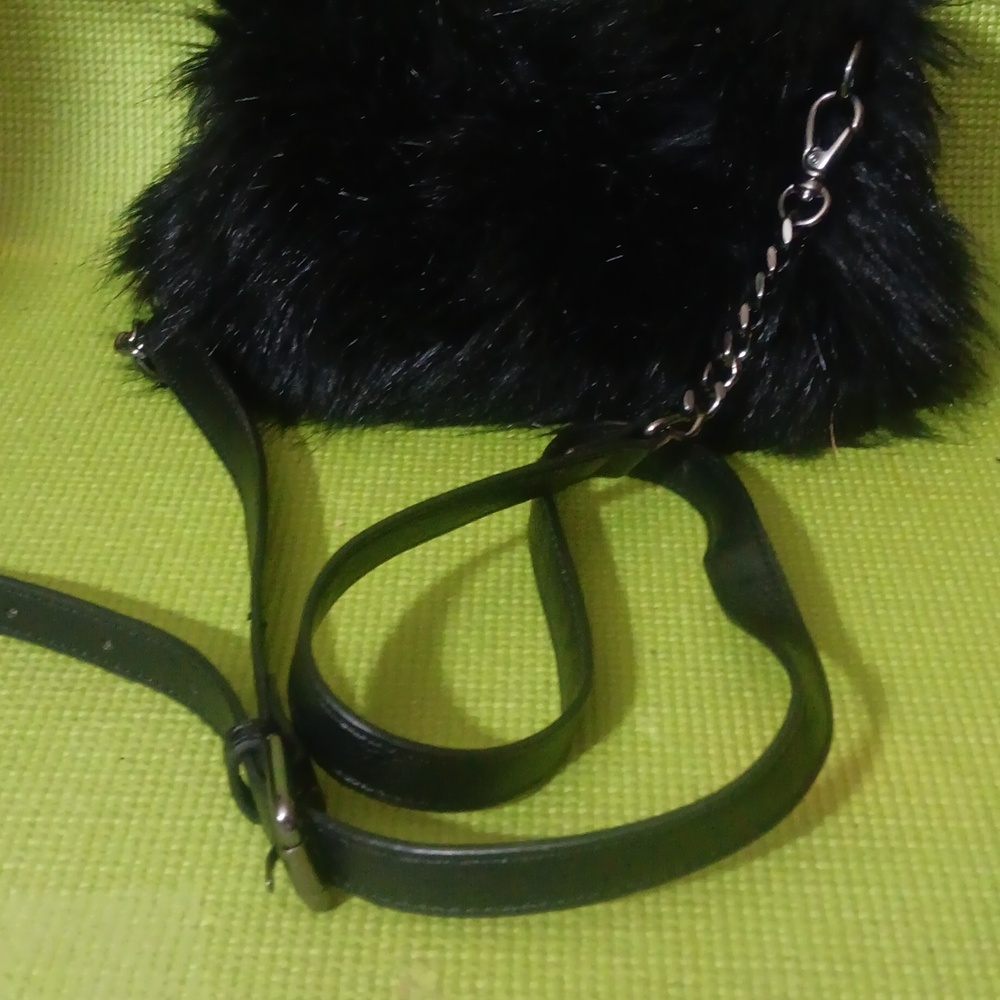 Chic Black Faux Fur Crossbody Bag - Picture 4 of 4